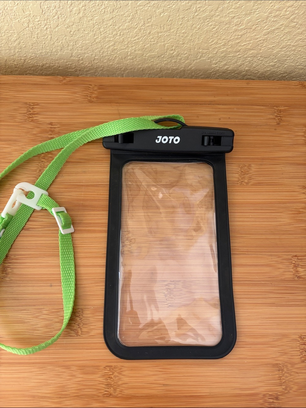 Waterproof Phone Pouch with Green Lanyard - Universal Cell Phone Case